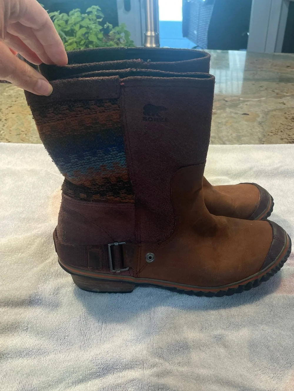 Sorel Slimshortie Madder Boots - Size 8.5